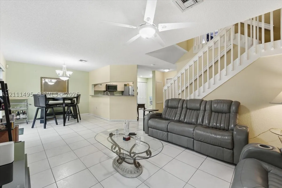 5331 NW 89th Ter