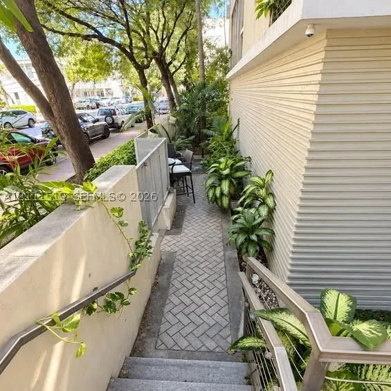 1125 West Ave #6