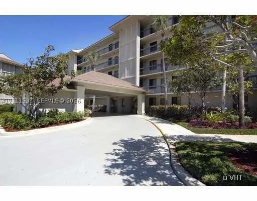 801 Seafarer Cir #405