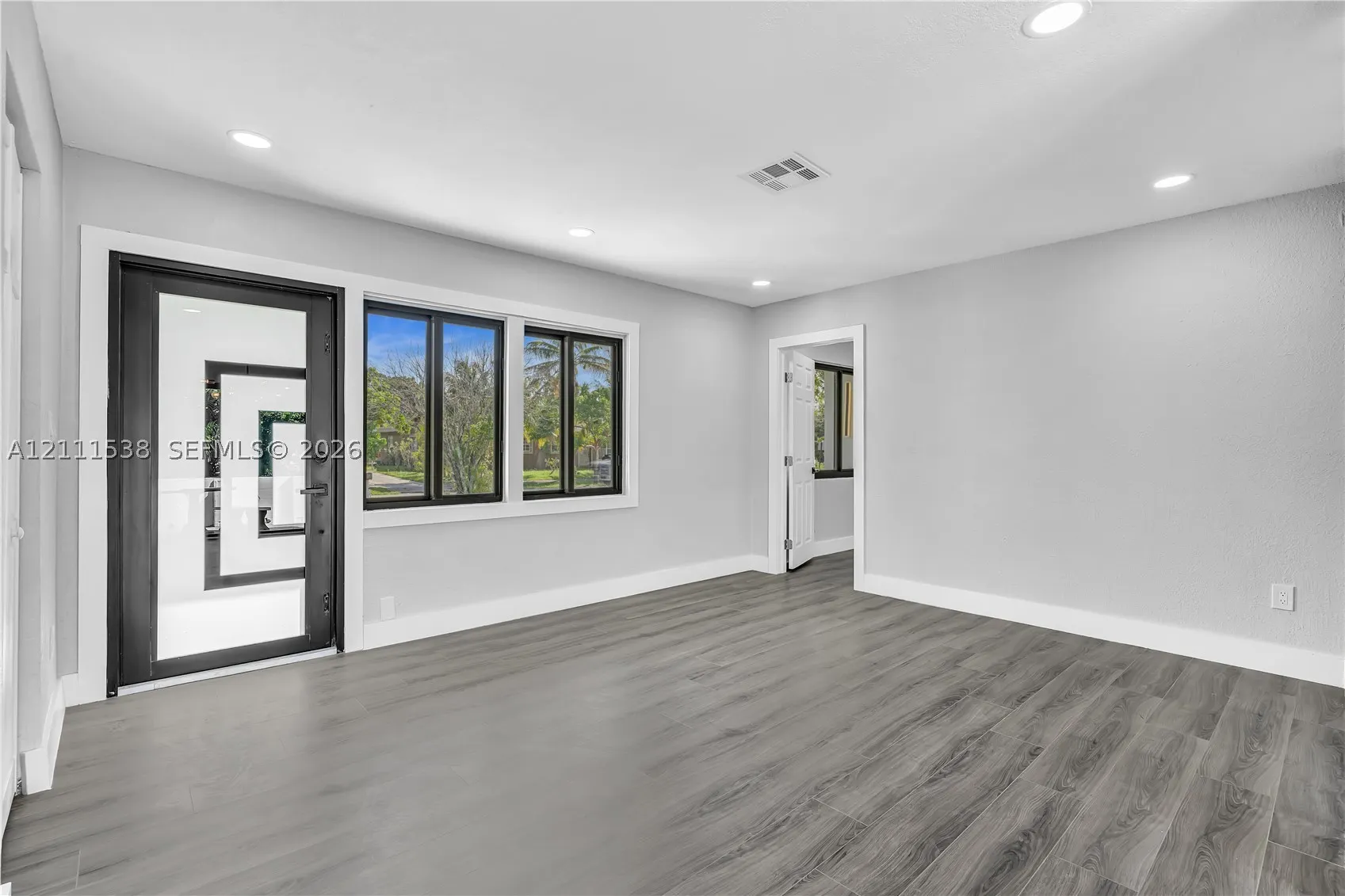 255 NE 41st St