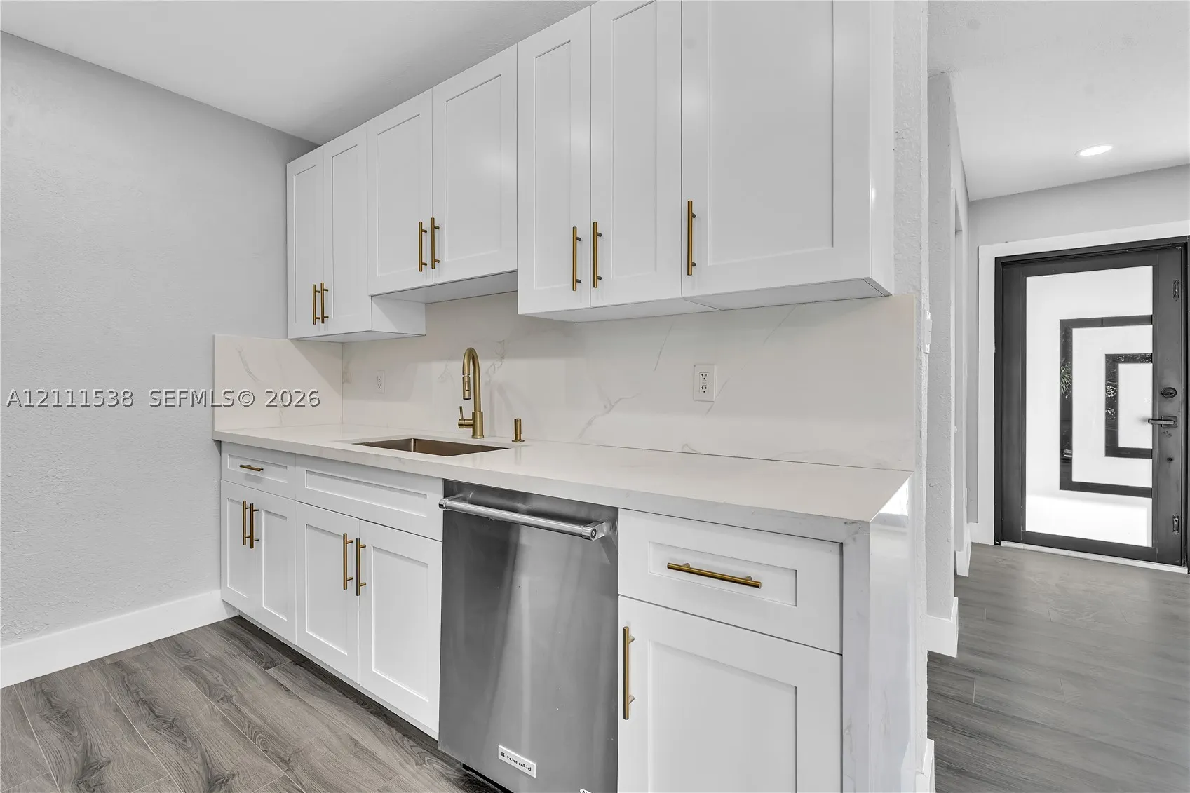 255 NE 41st St