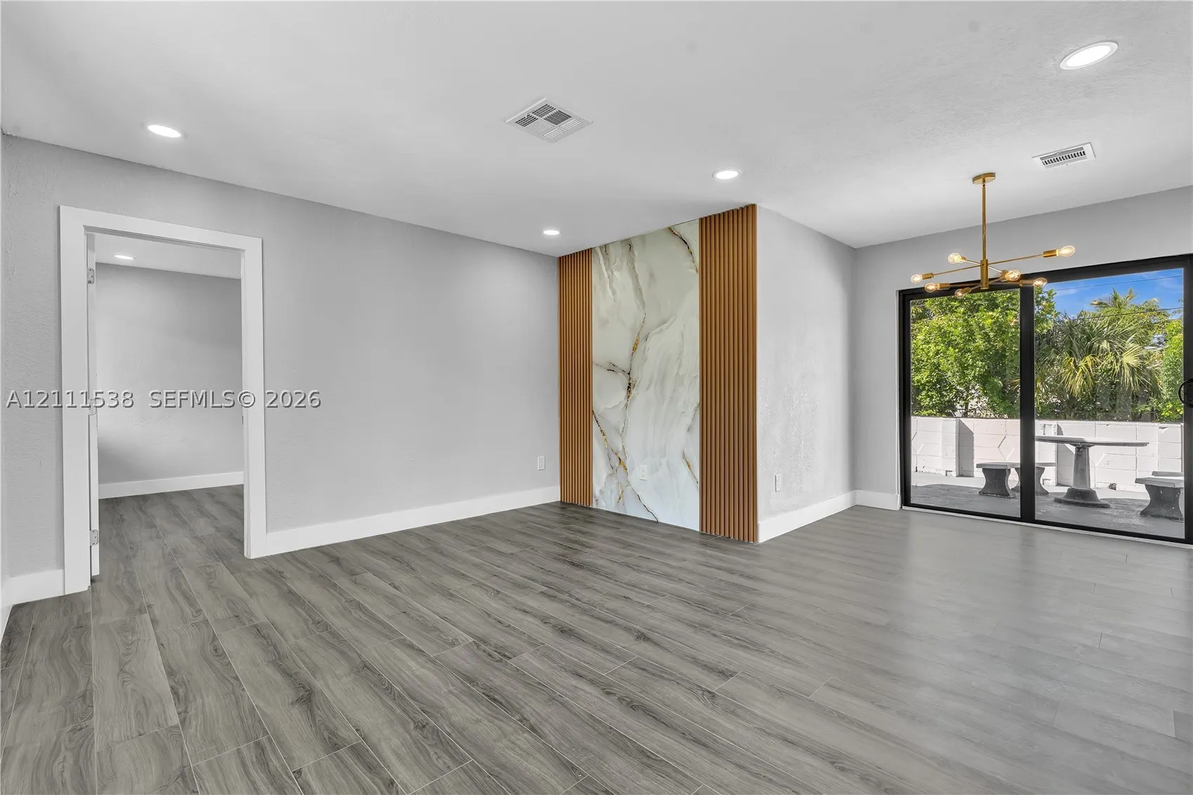 255 NE 41st St