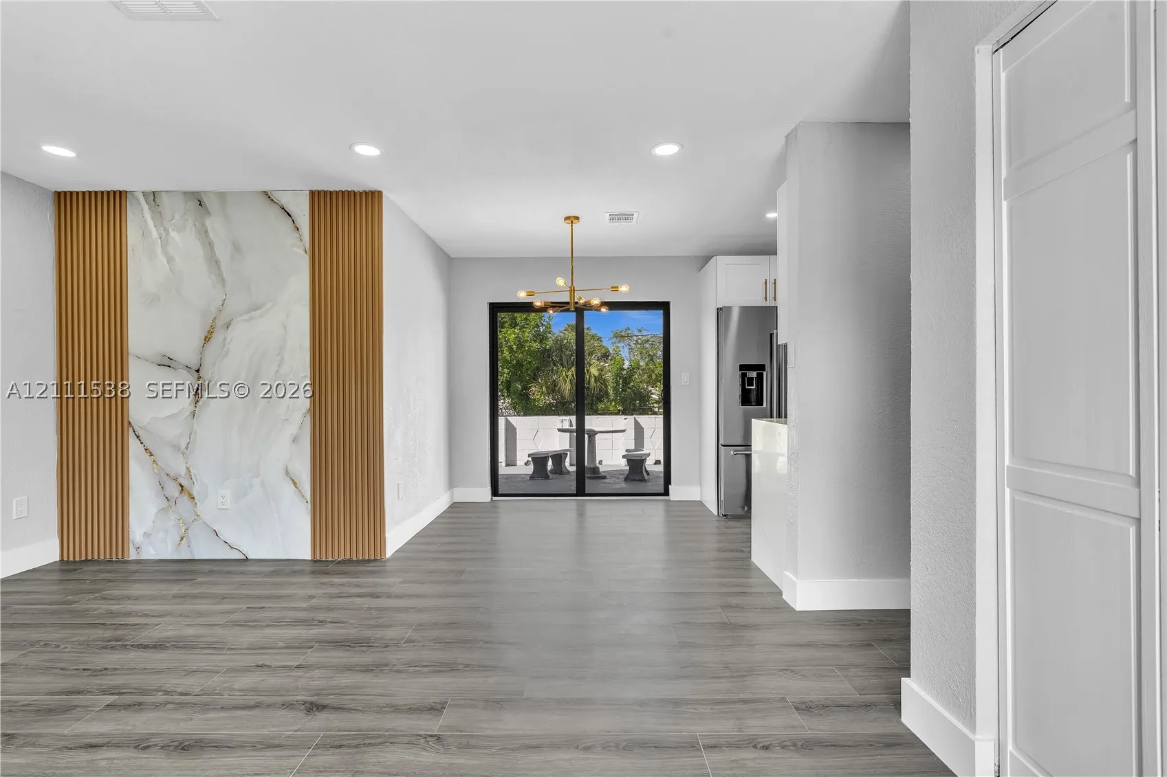 255 NE 41st St
