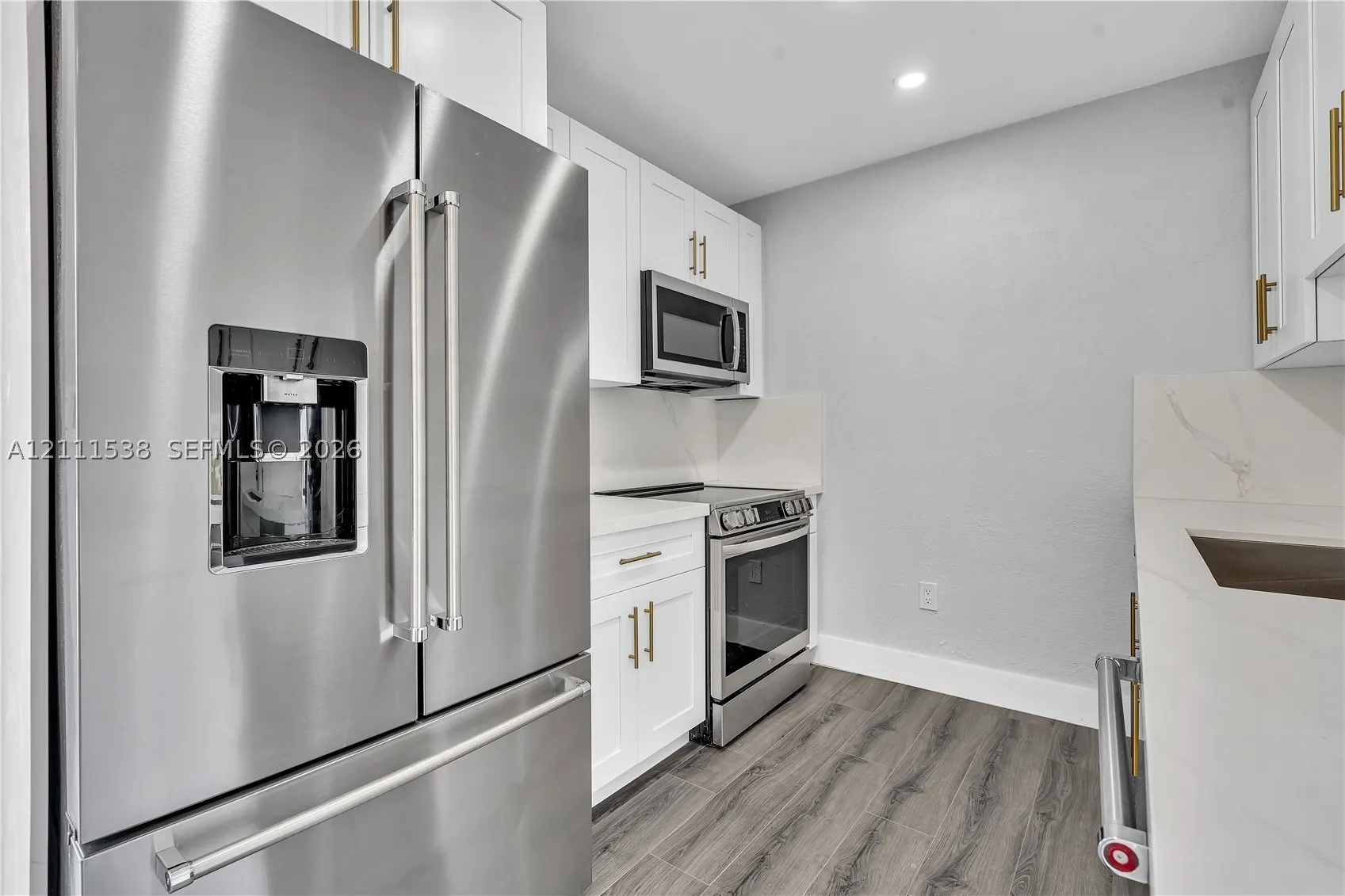 255 NE 41st St