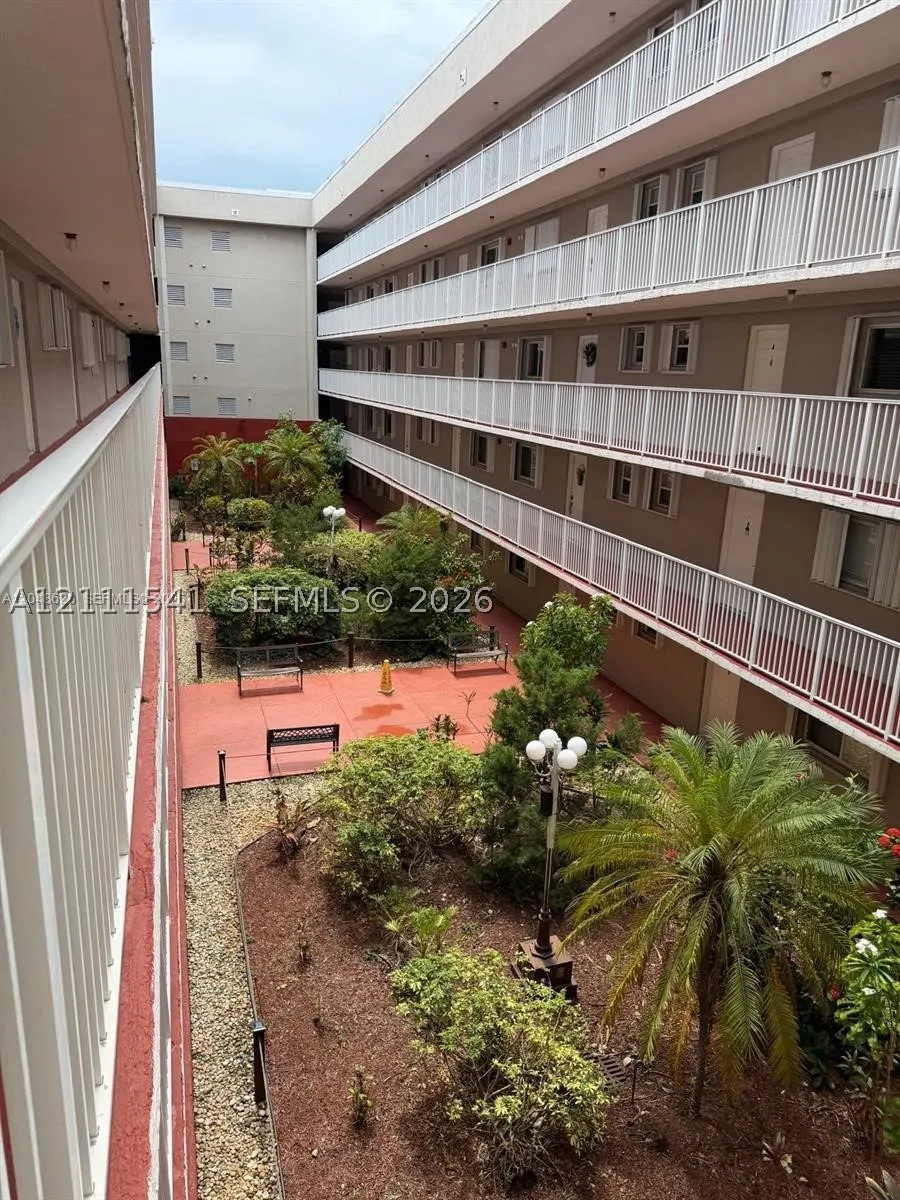 600 NW 32nd Pl #312