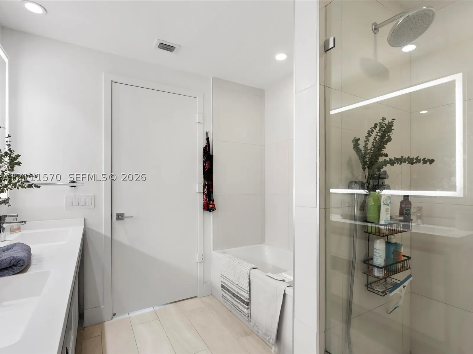 2000 Metropica Way #404