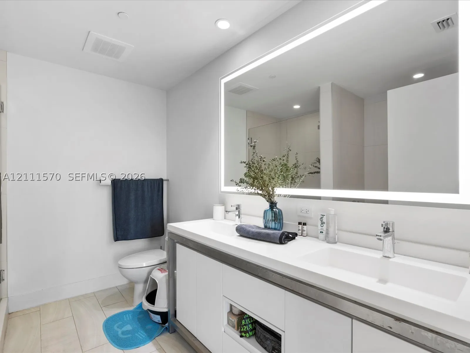 2000 Metropica Way #404