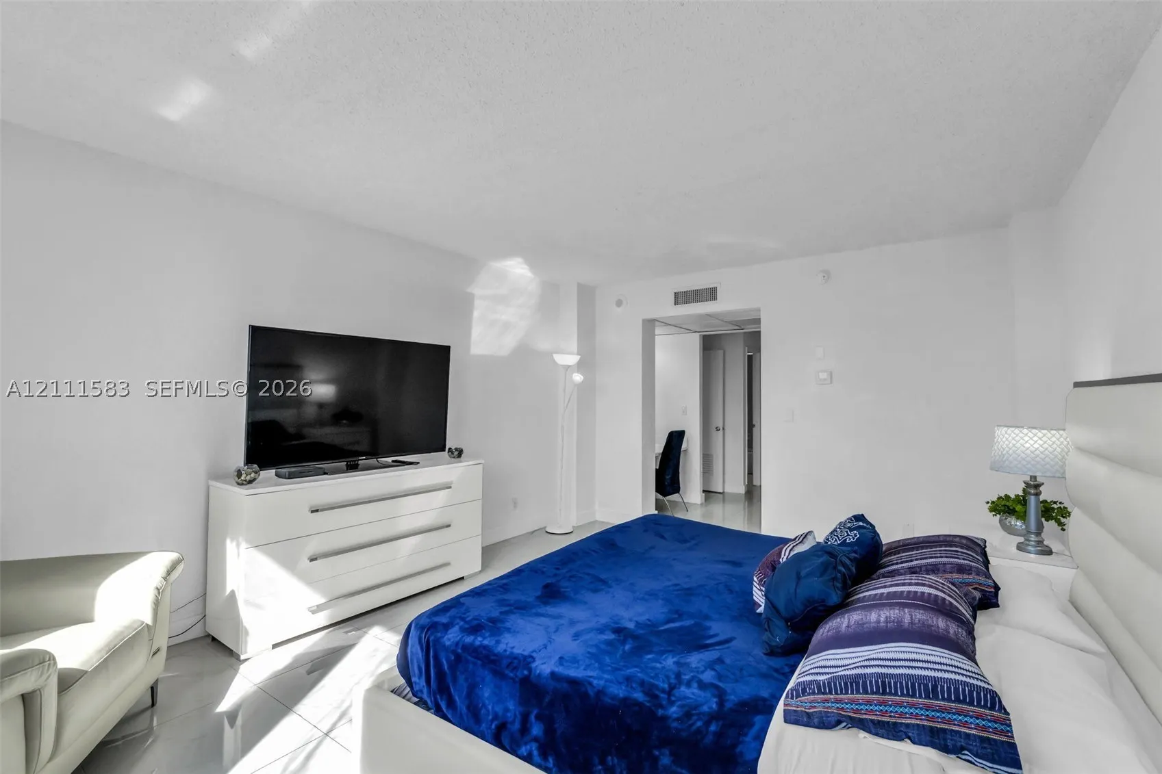19370 Collins Ave #1516