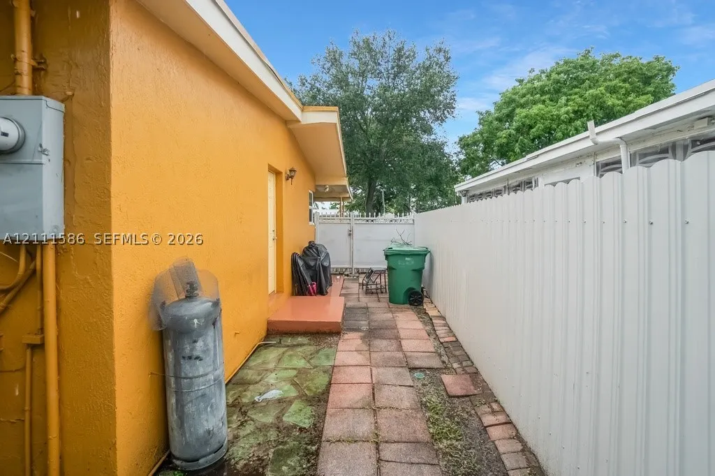20431 NE 14th Ct
