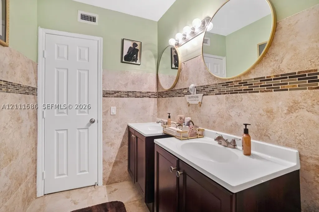 20431 NE 14th Ct