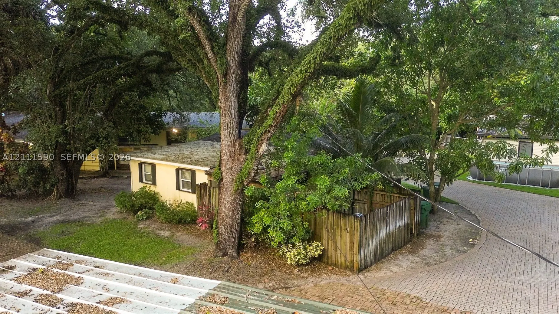 5501 Woodland Ln