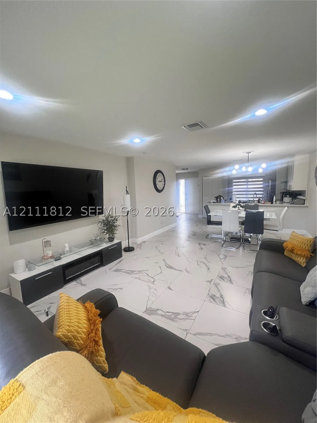 350 Quincy Ct