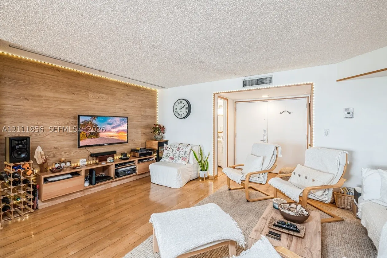 6423 Collins Ave #1602