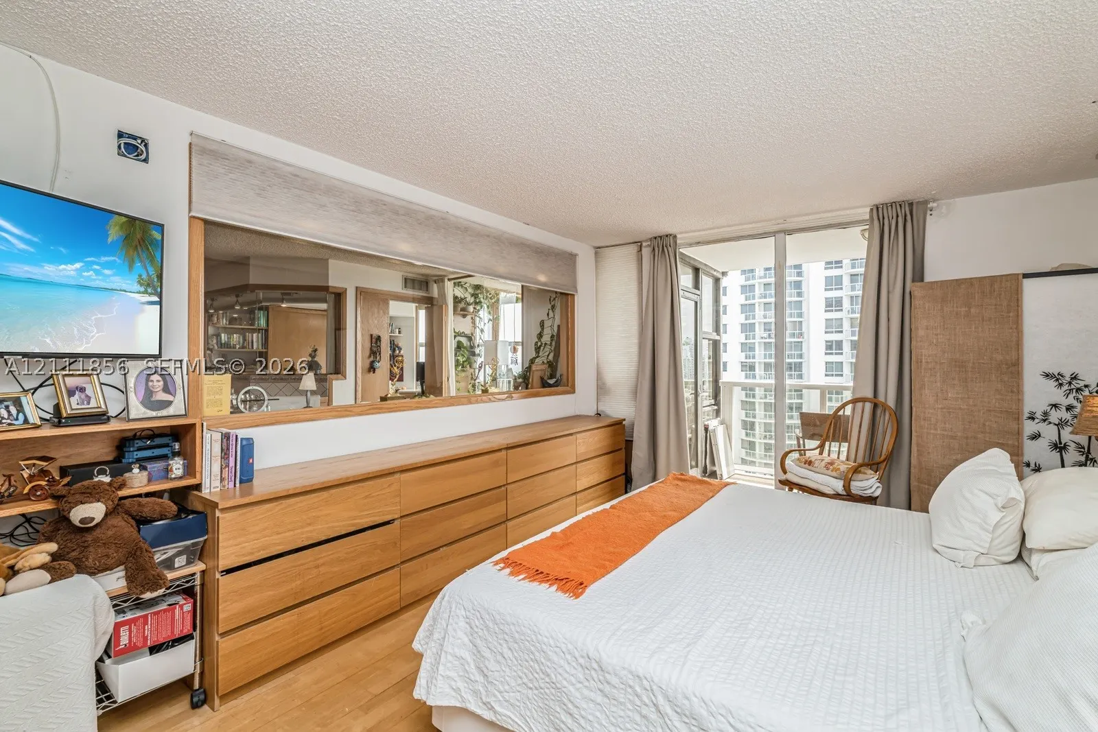 6423 Collins Ave #1602