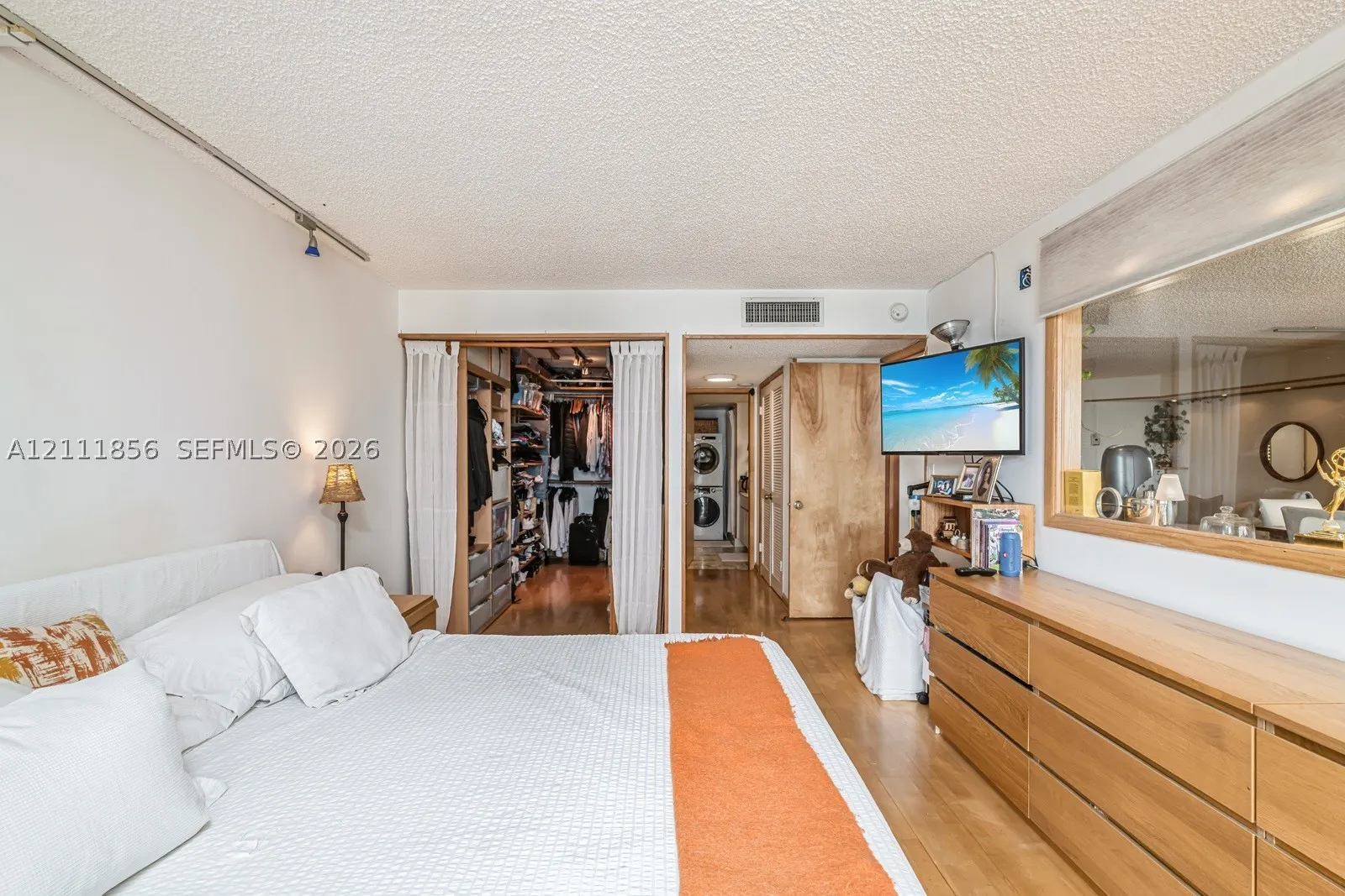 6423 Collins Ave #1602