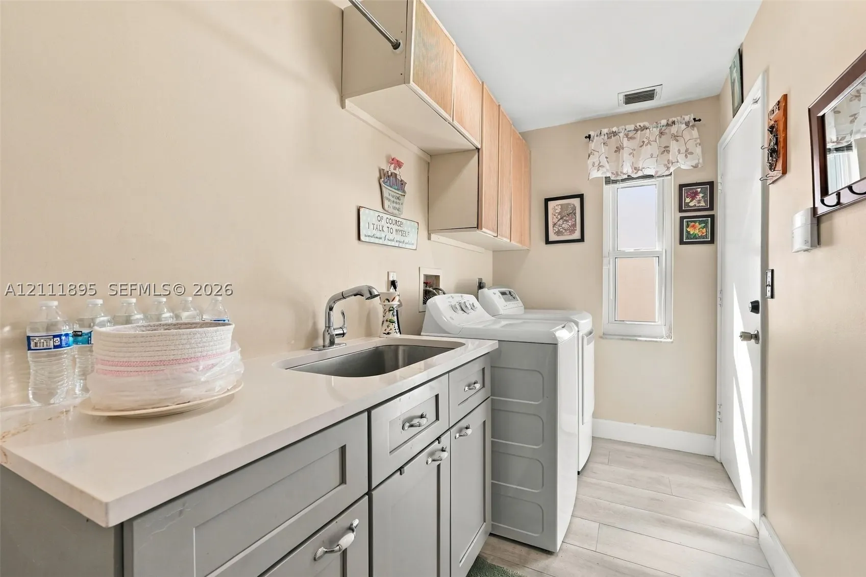 5792 Sun Pointe Cir