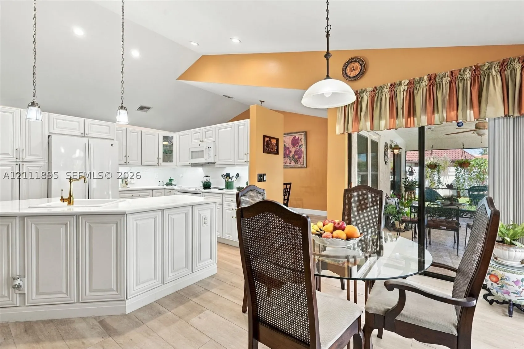 5792 Sun Pointe Cir