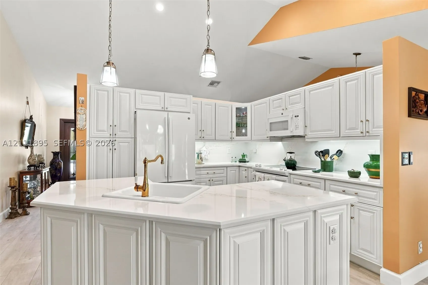 5792 Sun Pointe Cir