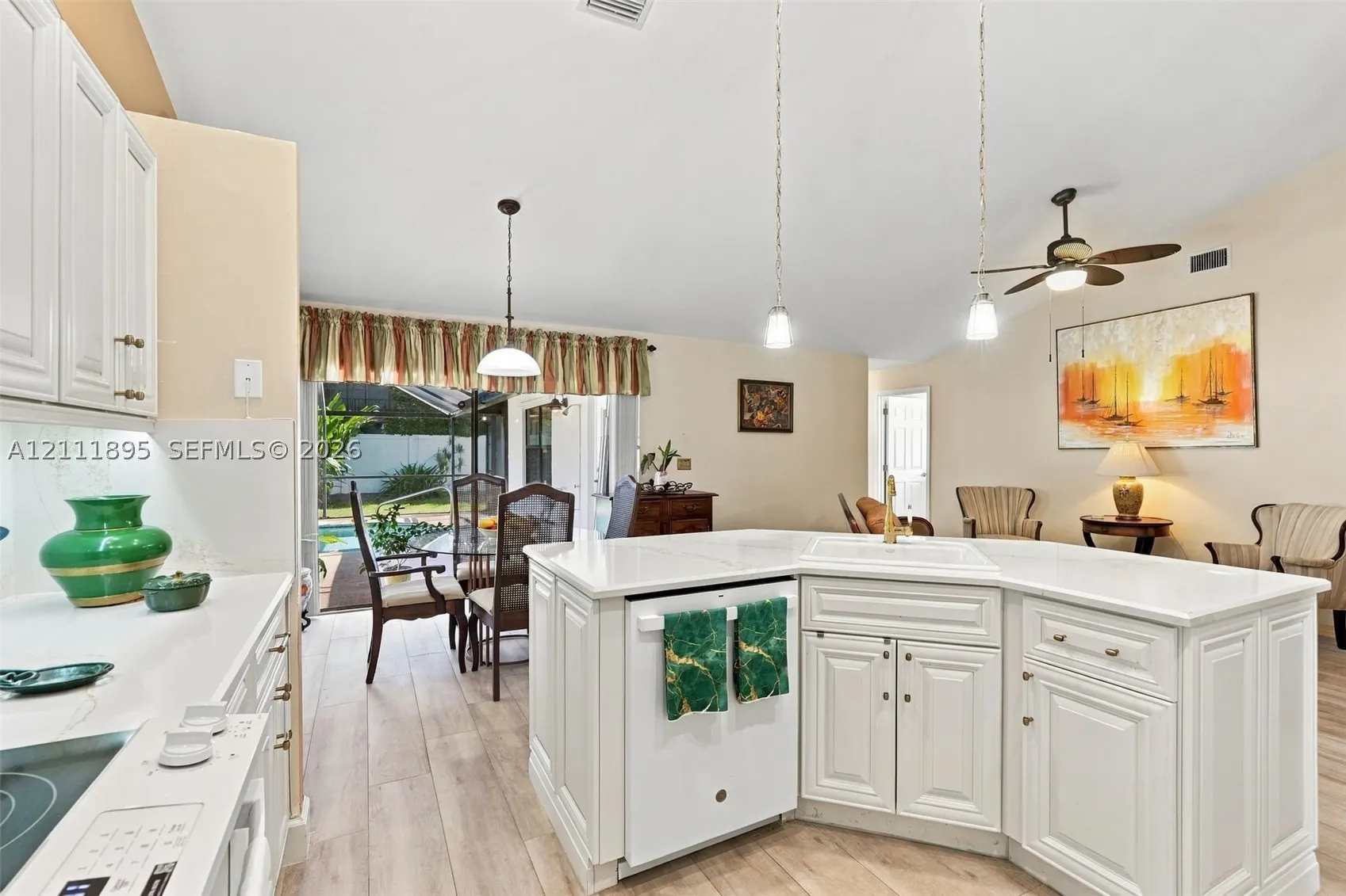 5792 Sun Pointe Cir
