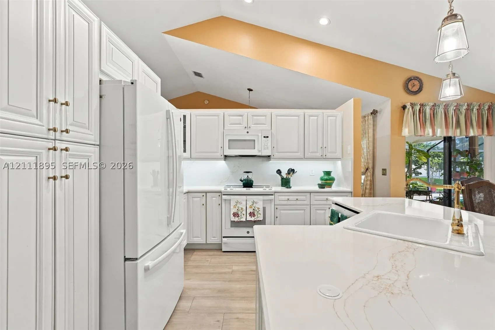 5792 Sun Pointe Cir