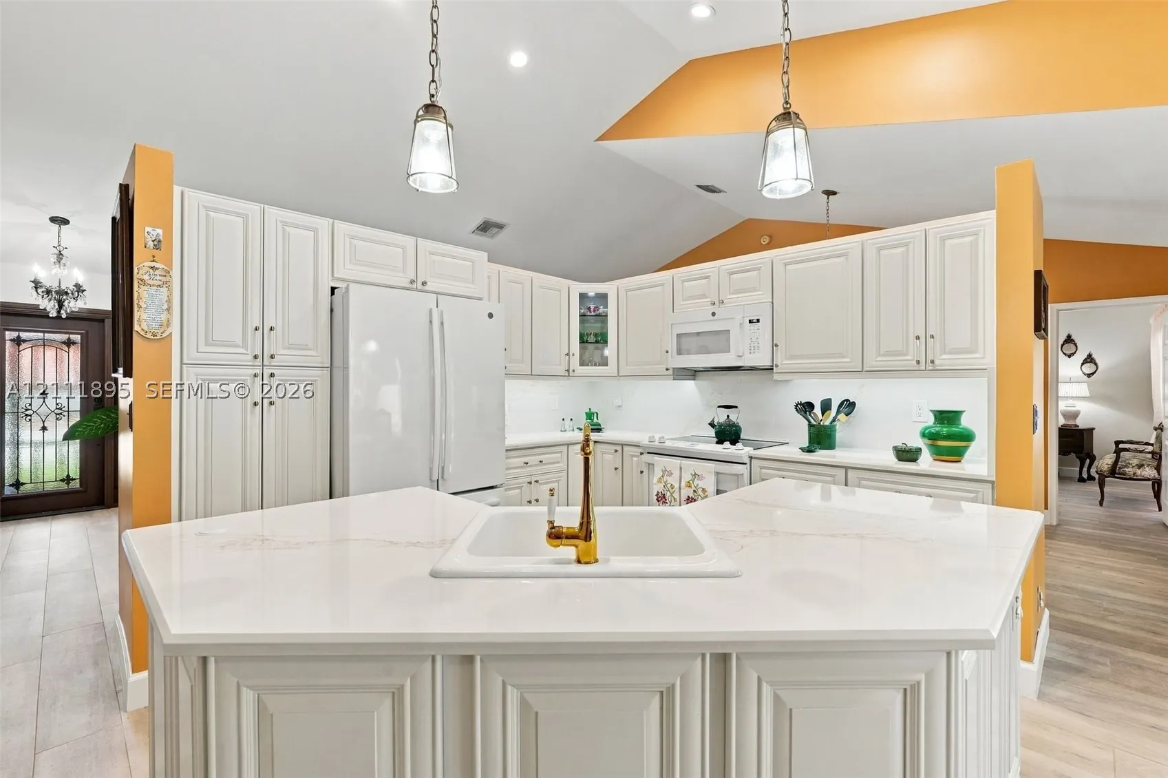 5792 Sun Pointe Cir