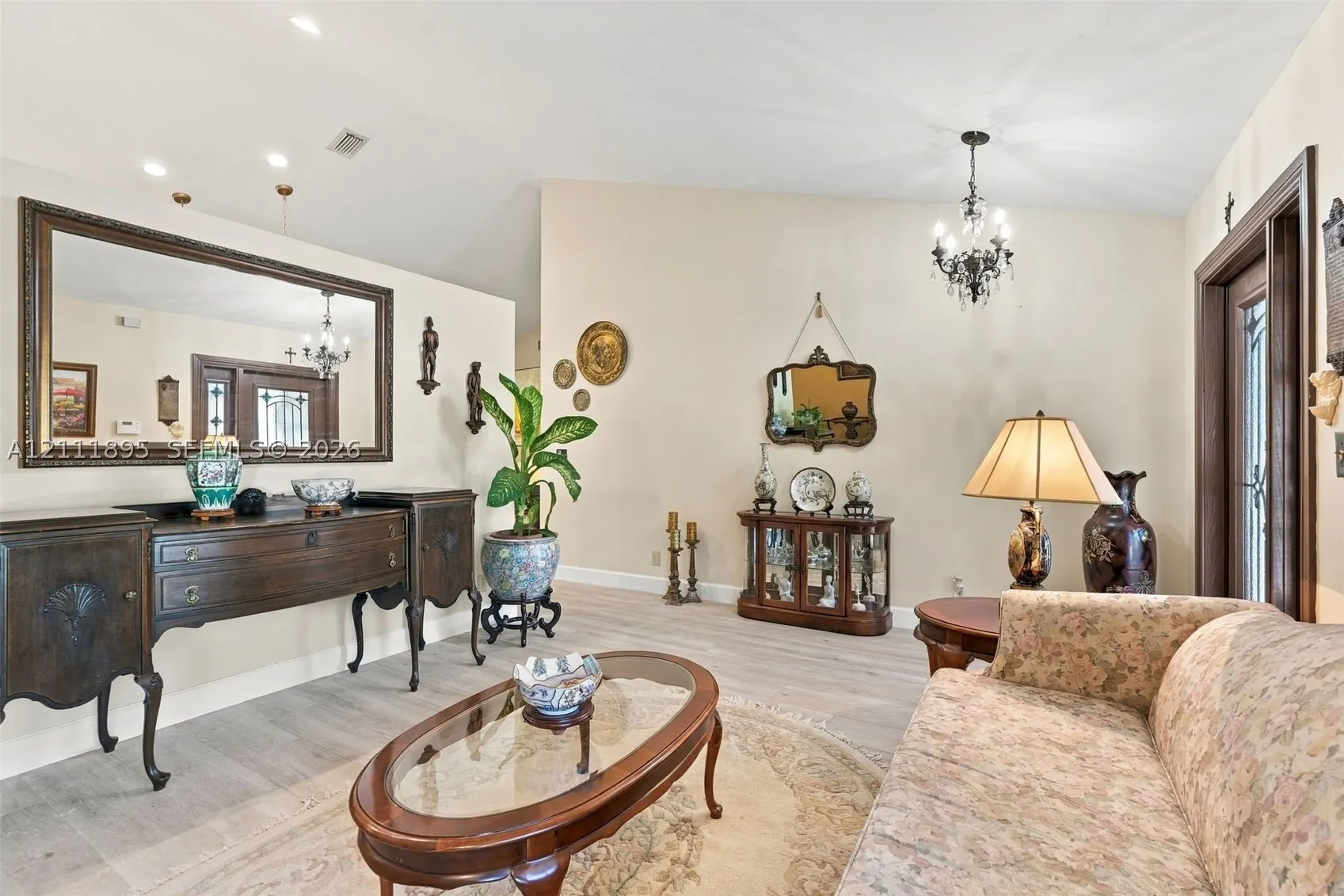5792 Sun Pointe Cir