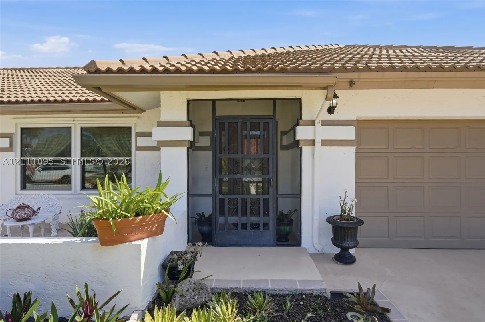 5792 Sun Pointe Cir