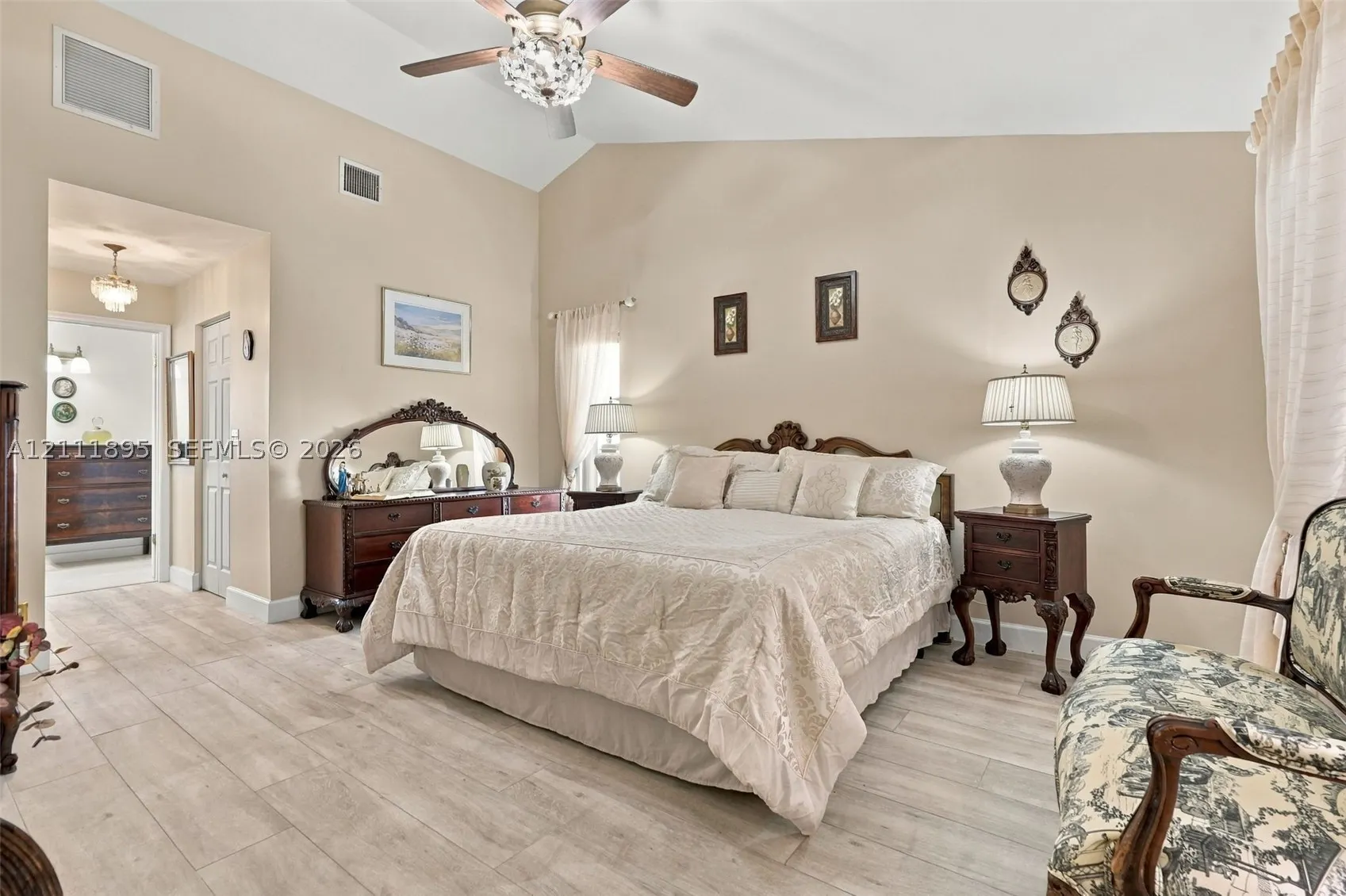 5792 Sun Pointe Cir