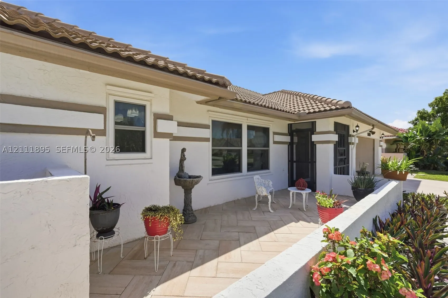 5792 Sun Pointe Cir