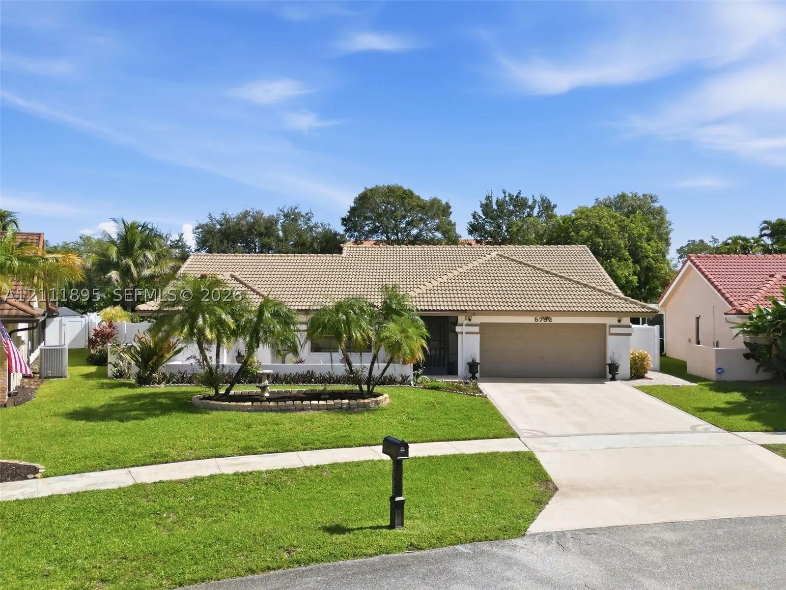5792 Sun Pointe Cir