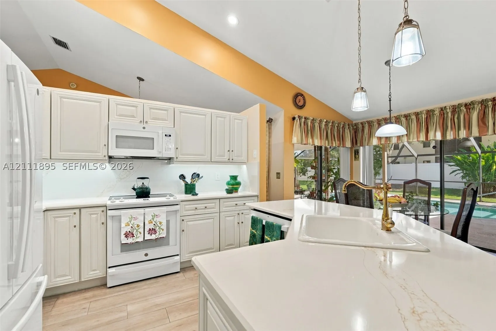 5792 Sun Pointe Cir
