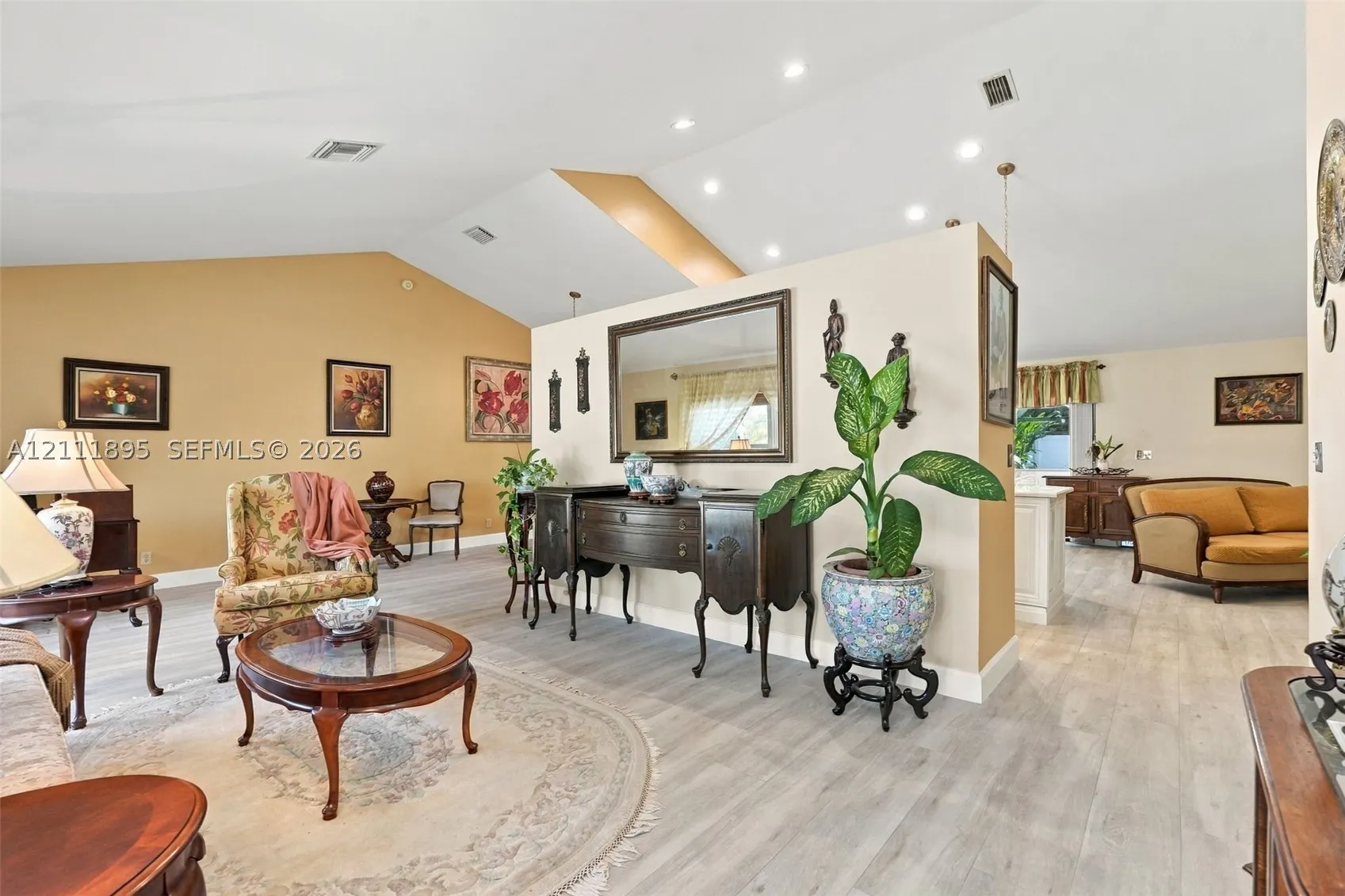 5792 Sun Pointe Cir
