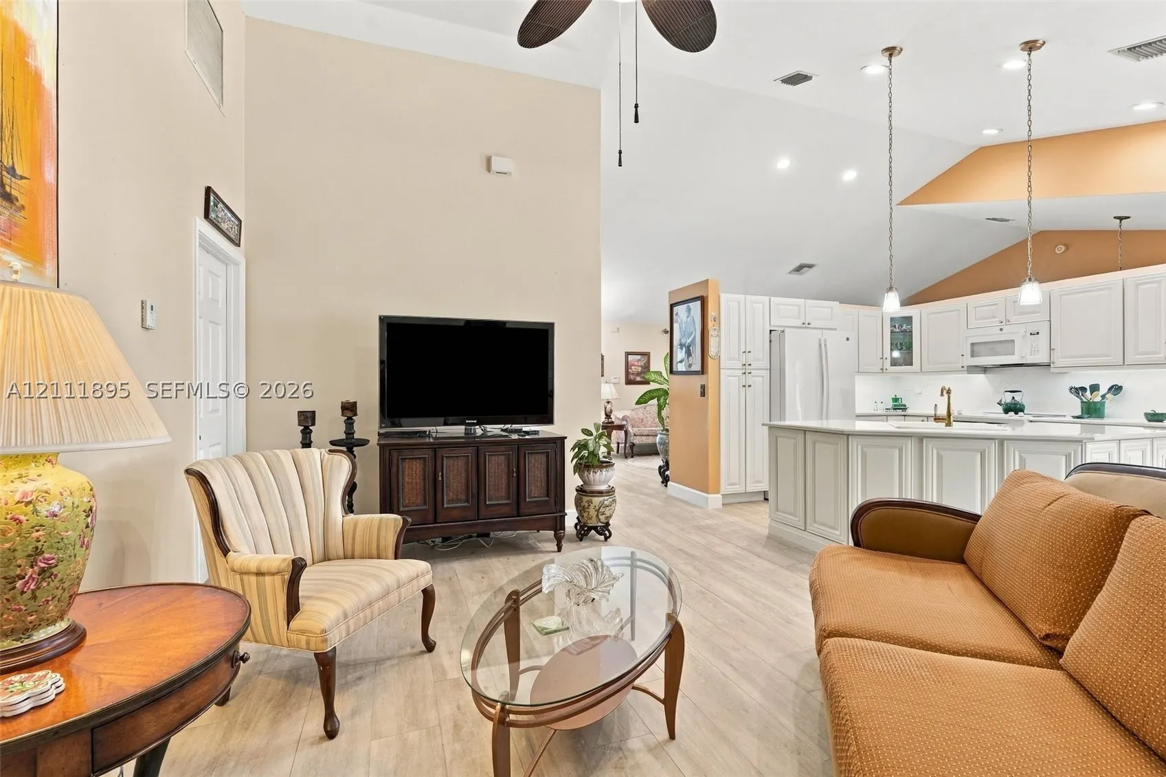 5792 Sun Pointe Cir