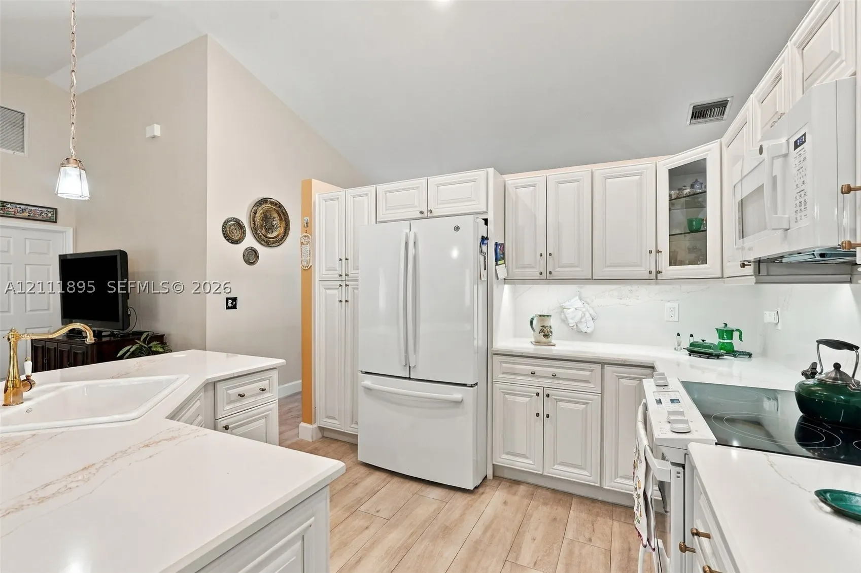 5792 Sun Pointe Cir
