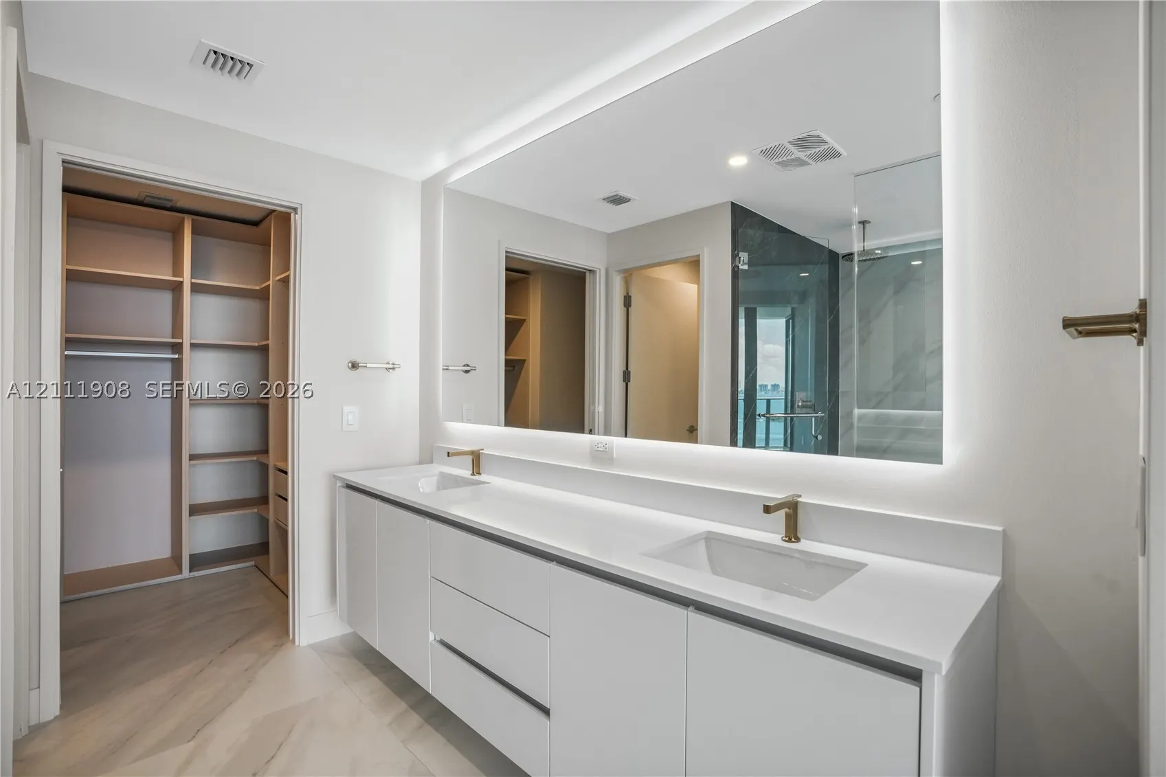 725 NE 24 ST #1604