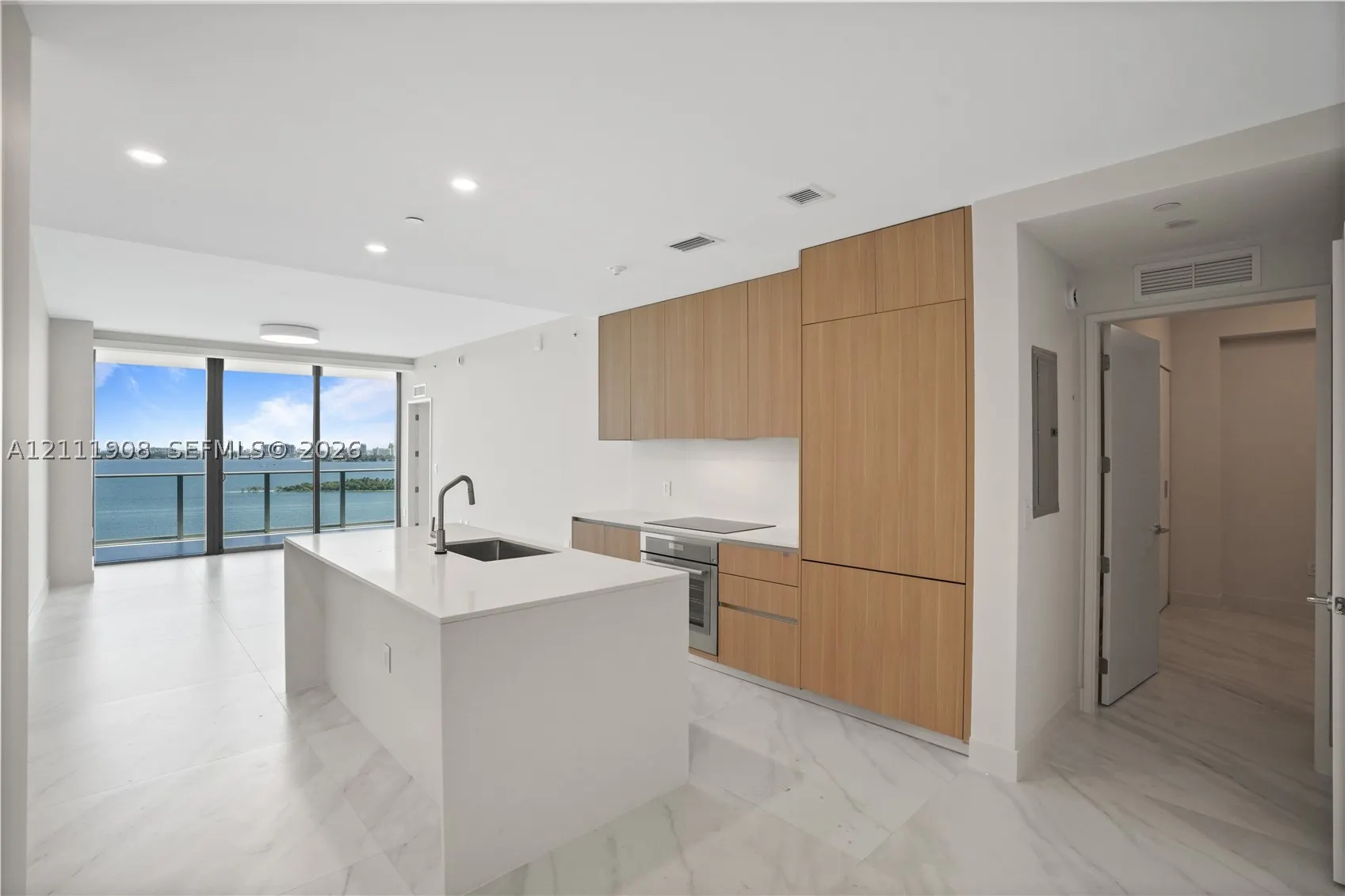 725 NE 24 ST #1604