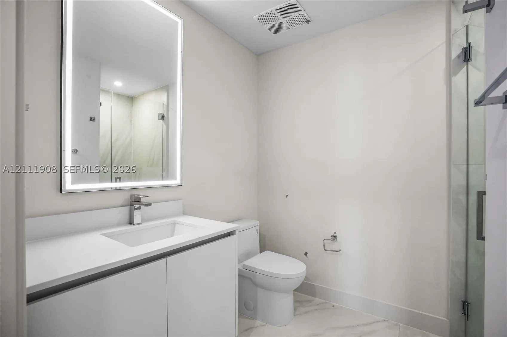 725 NE 24 ST #1604