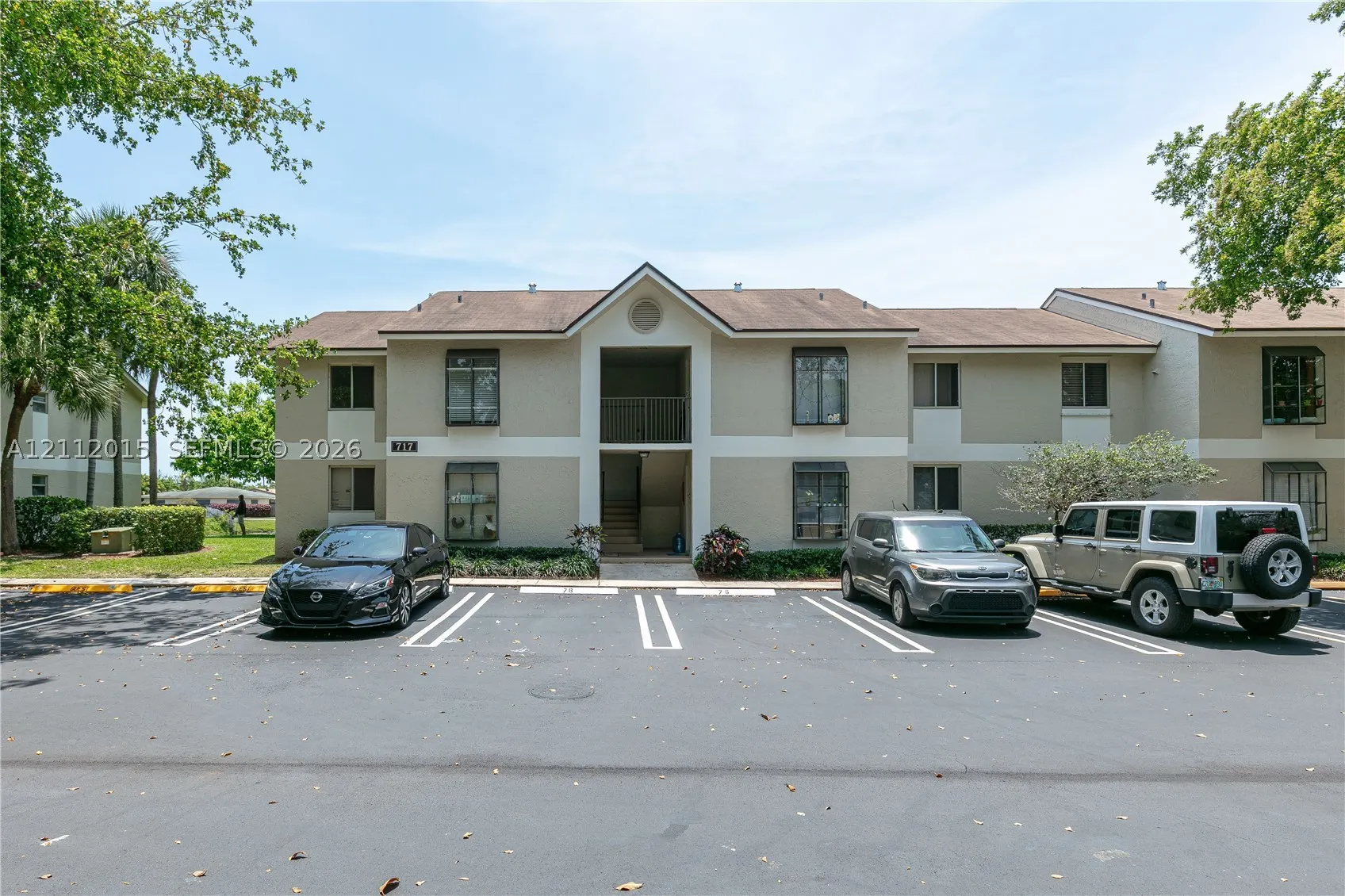 717 Gardens Dr #201