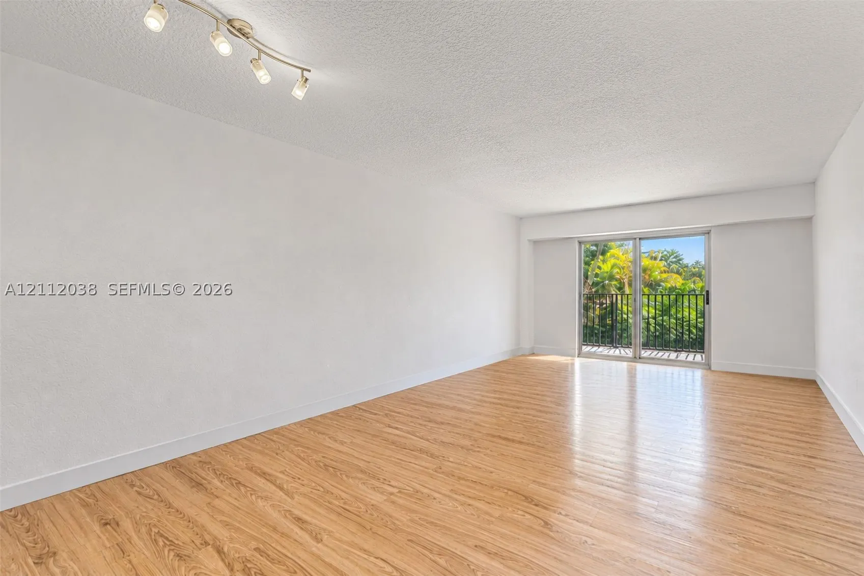 1000 Michigan Ave #207