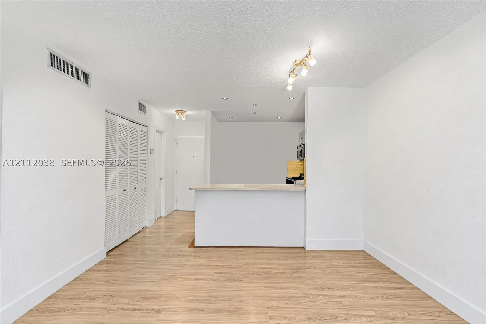 1000 Michigan Ave #207