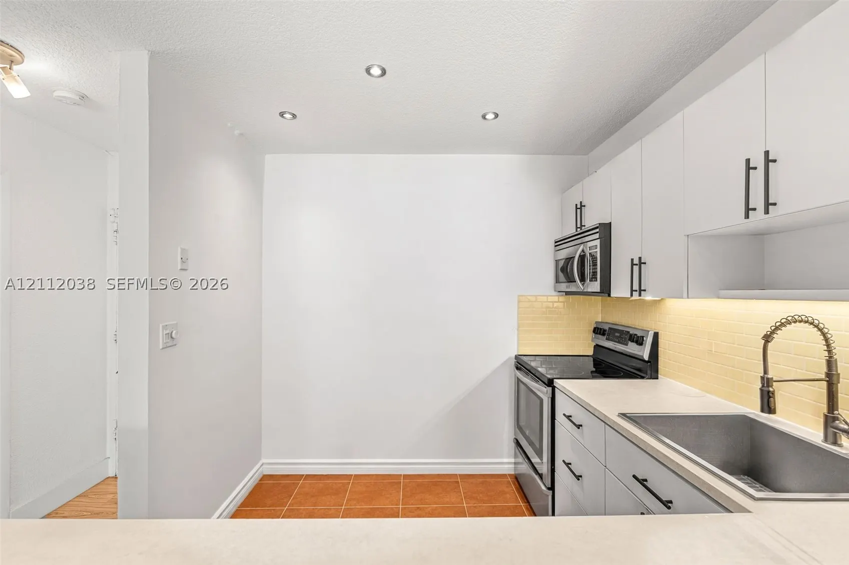 1000 Michigan Ave #207