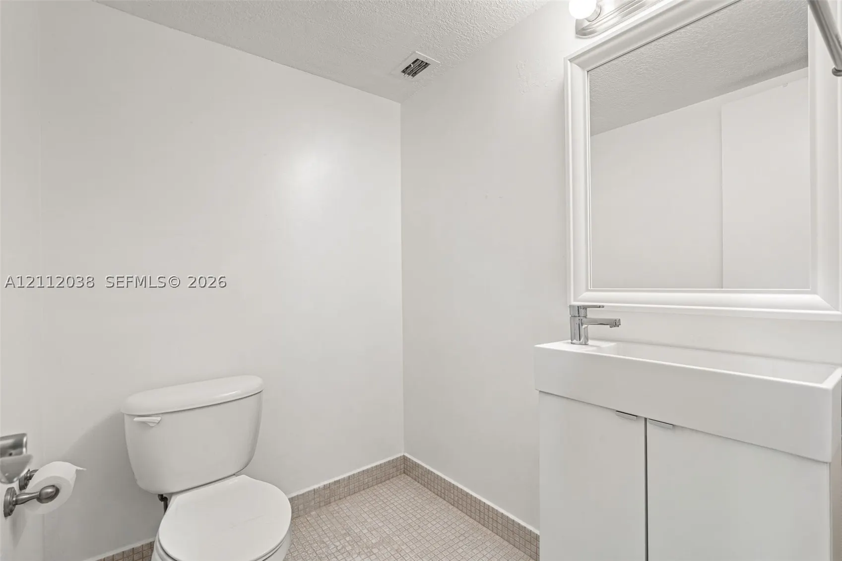 1000 Michigan Ave #207