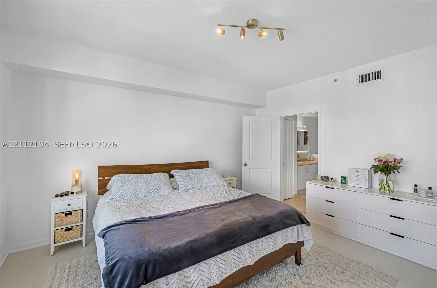 7900 Harbor Island Dr #1203
