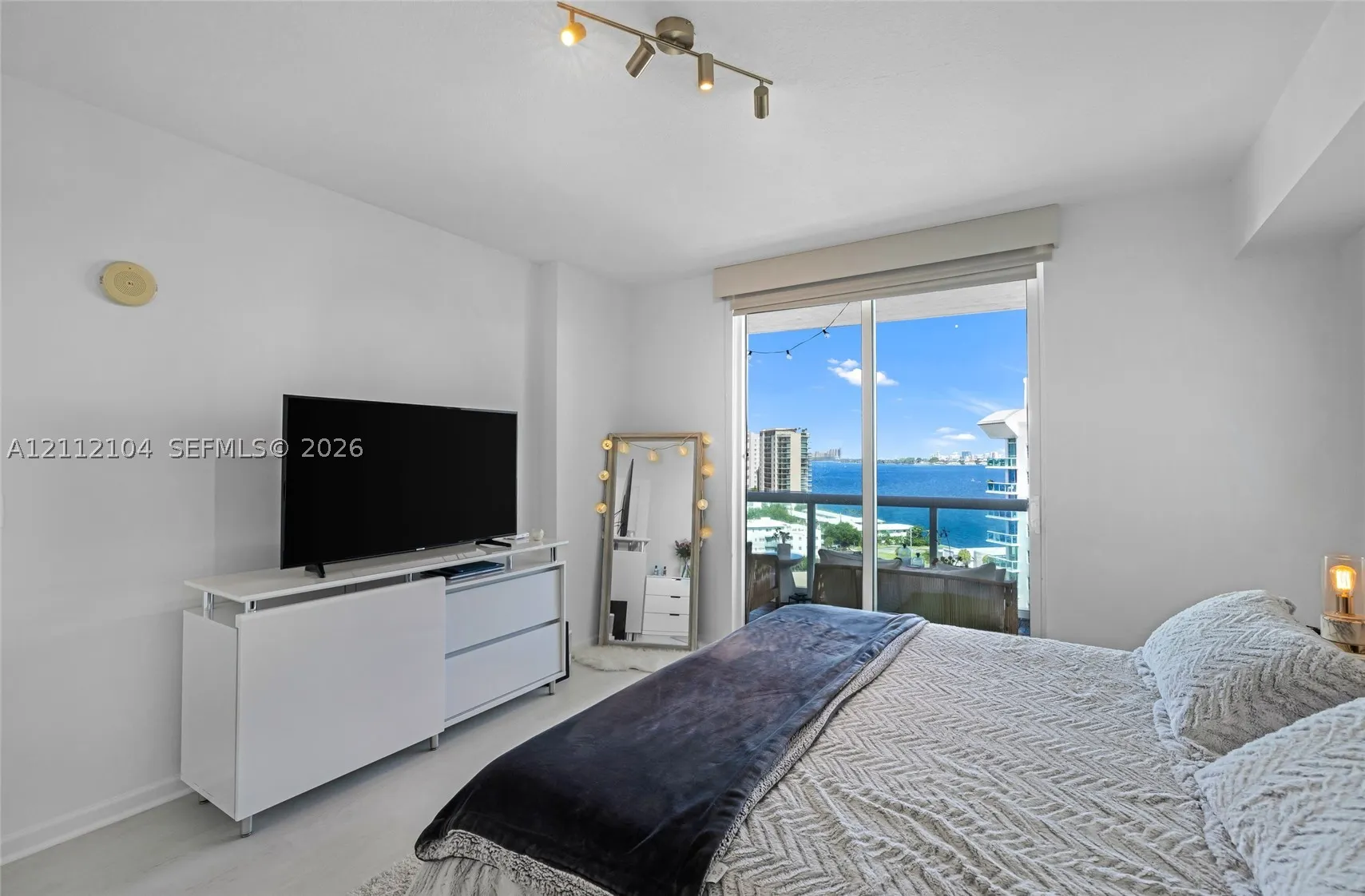 7900 Harbor Island Dr #1203