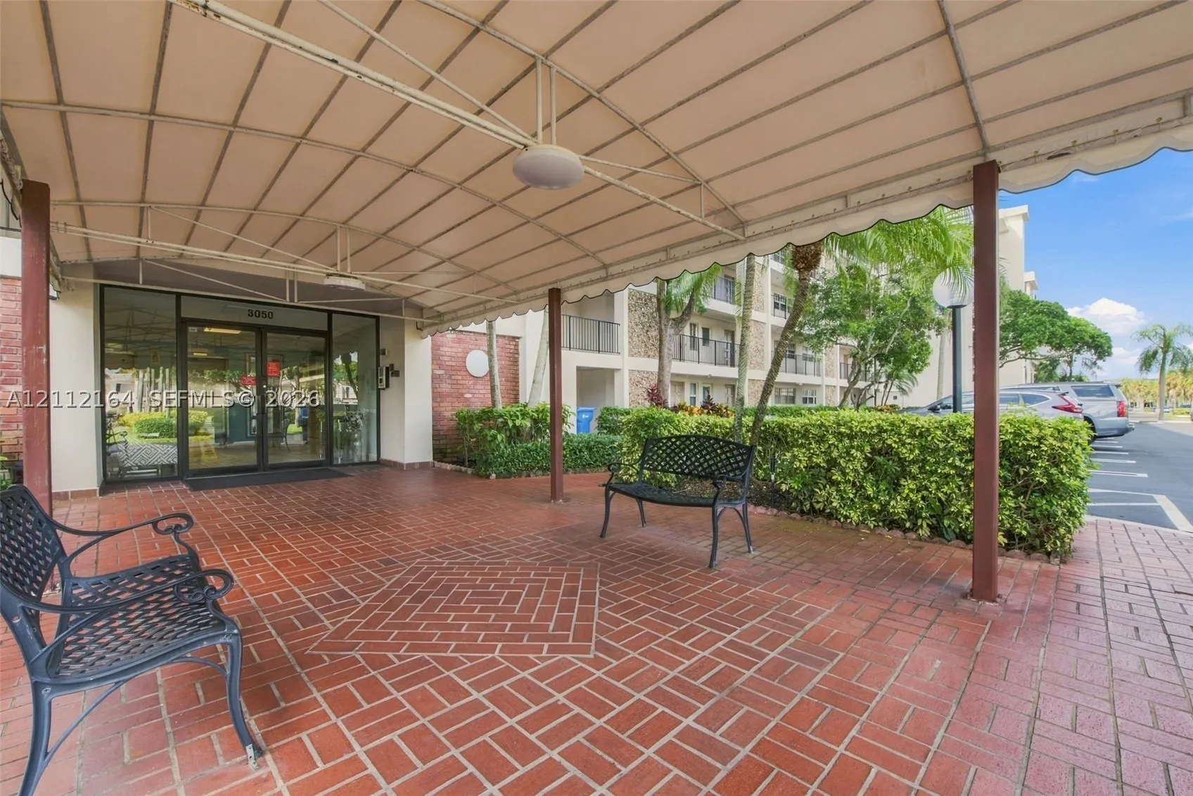 3050 N Palm Aire Dr #601