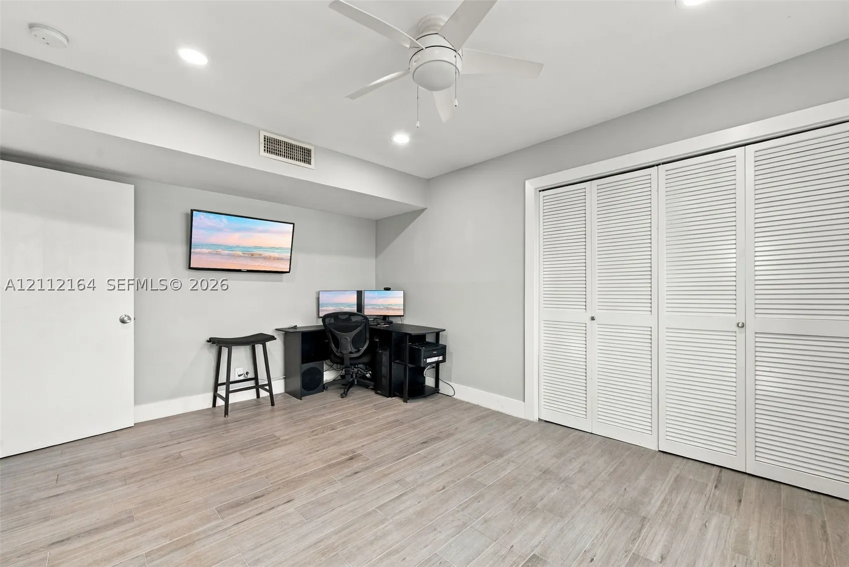 3050 N Palm Aire Dr #601