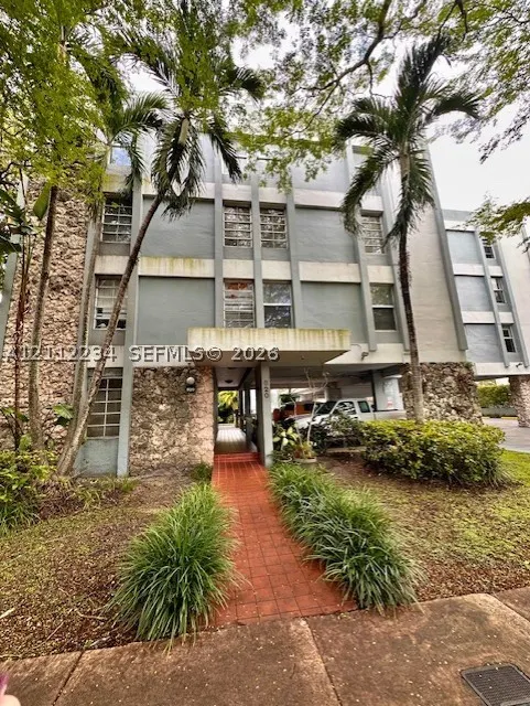 820 Salzedo St #305