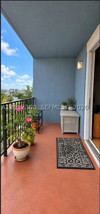 12500 NE 15th Ave #608