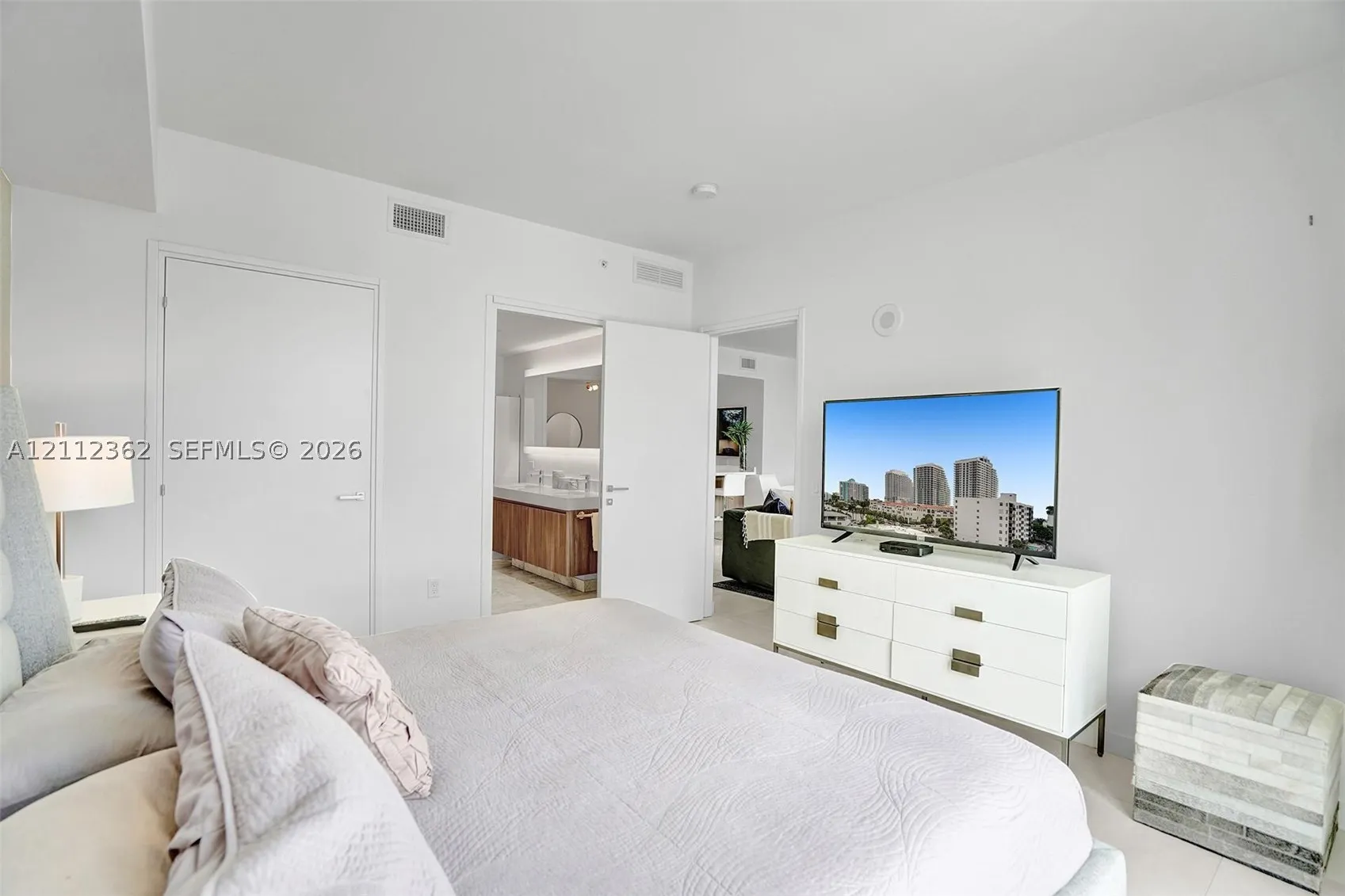 401 N Birch Rd #513