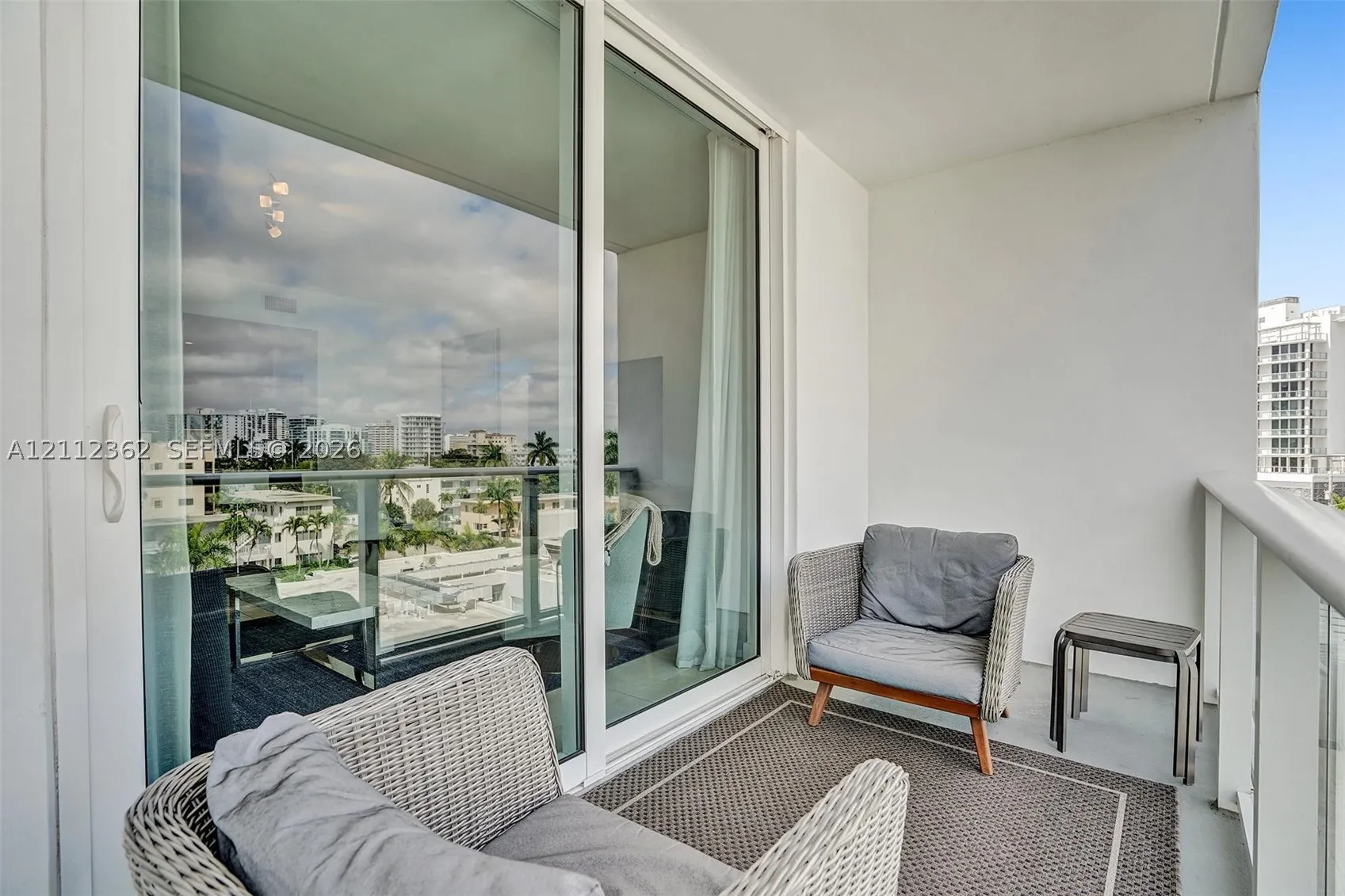 401 N Birch Rd #513